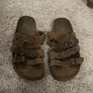 Size 7 brow braided sandals